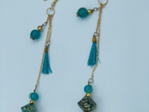 Boucles d’oreilles pendantes en cascade avec perles et pompons