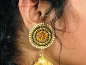 Boucles d’oreilles Indiennes (Jhumka) aux cristaux et billes