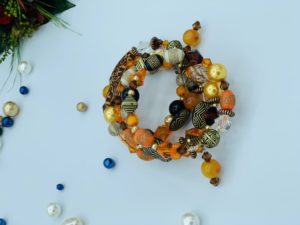 Bracelet spirale aux perles et cristaux